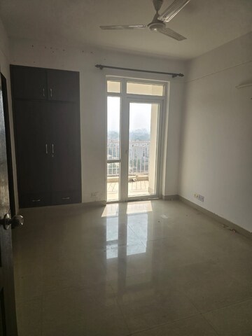 Room in 3 BHK Builder Floor at BPTP Parklands, Sector 76 – for Rent