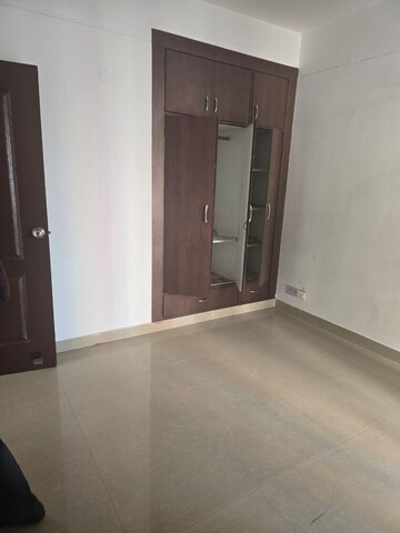Room in 3 BHK Builder Floor at BPTP Parklands, Sector 76 – for Rent
