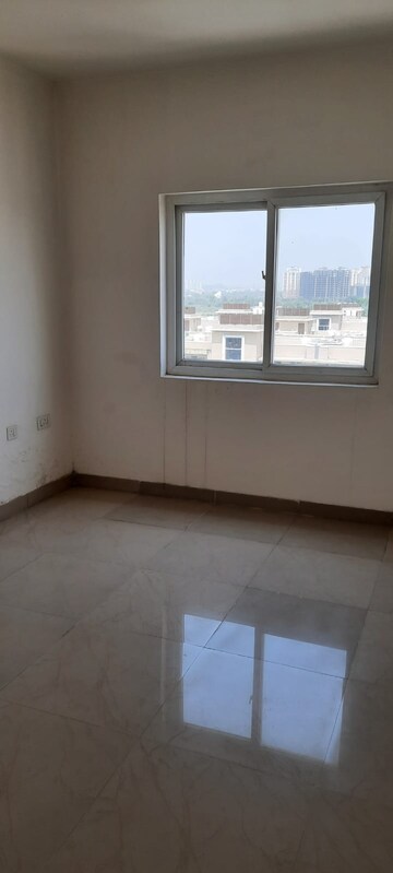 Room in 3 BHK Builder Floor at BPTP Parklands, Sector 76 – for Rent