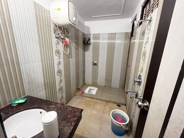 Master Bedroom in 2 BHK Independent House at Gomti Nagar – for Rent