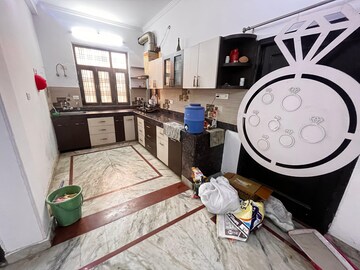 Parking in 2 BHK Independent House at Gomti Nagar – for Rent