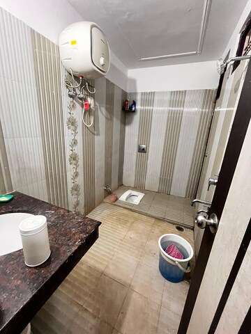 Master Bedroom in 2 BHK Independent House at Gomti Nagar – for Rent