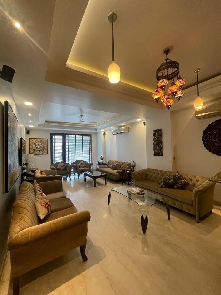 Living Room, maharani bagh 6+ Bedroom 1811 Sq.Yd. Independent House In Maharani Bagh Delhi 7998091