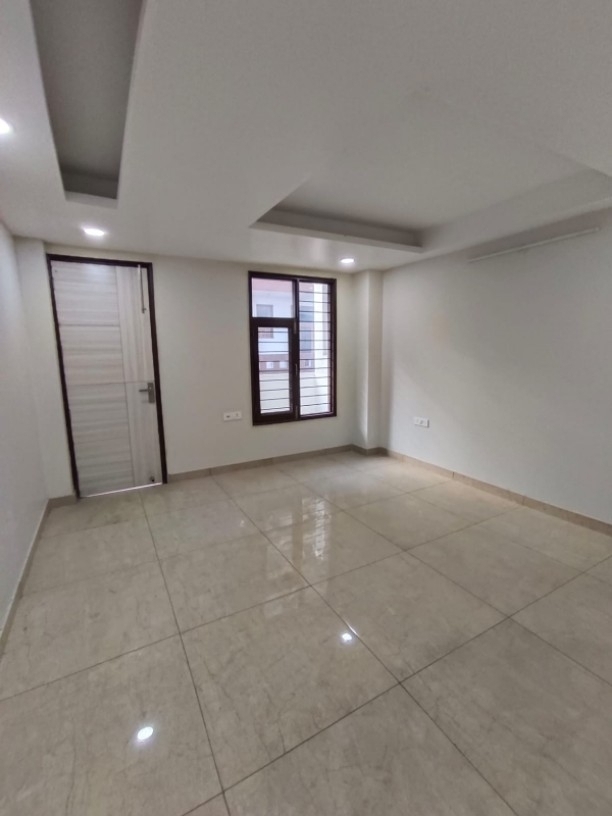 3 BHK + Servant Room,Study Room Builder Floor For Sale in Sector 95