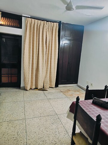 Master Bedroom in 2.5 BHK Apartment at Paschim Vihar – for Rent