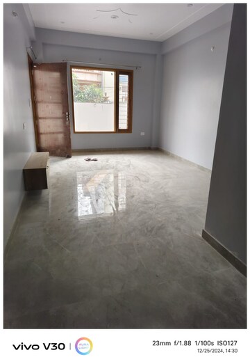 Master Bedroom in 3 BHK Apartment at Gomti Nagar – for Rent