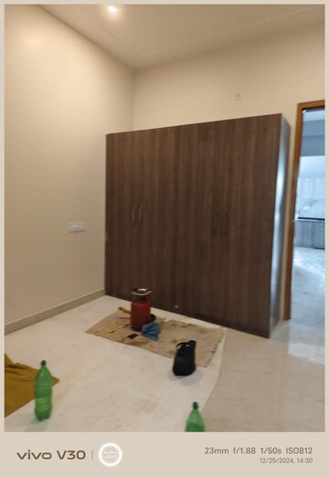 Bedroom in 3 BHK Apartment at Gomti Nagar – for Rent