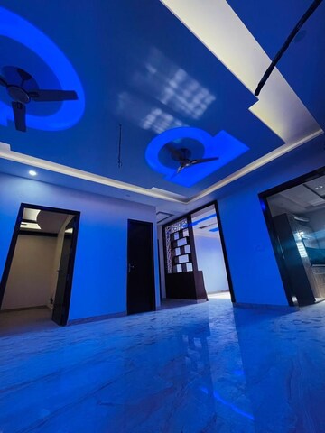 Room in 3 BHK Builder Floor at Sector 8 – for Rent