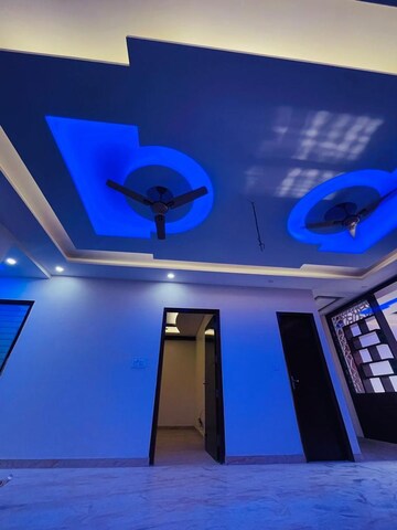 Room in 3 BHK Builder Floor at Sector 8 – for Rent