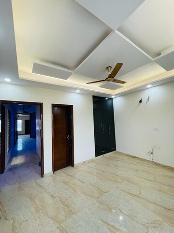Room in 3 BHK Builder Floor at Sector 8 – for Rent