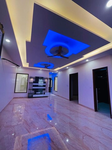Room in 3 BHK Builder Floor at Sector 8 – for Rent
