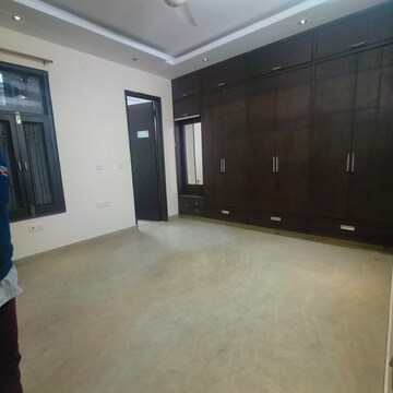 Room in 3.5 BHK Builder Floor at Paschim Vihar – for Rent