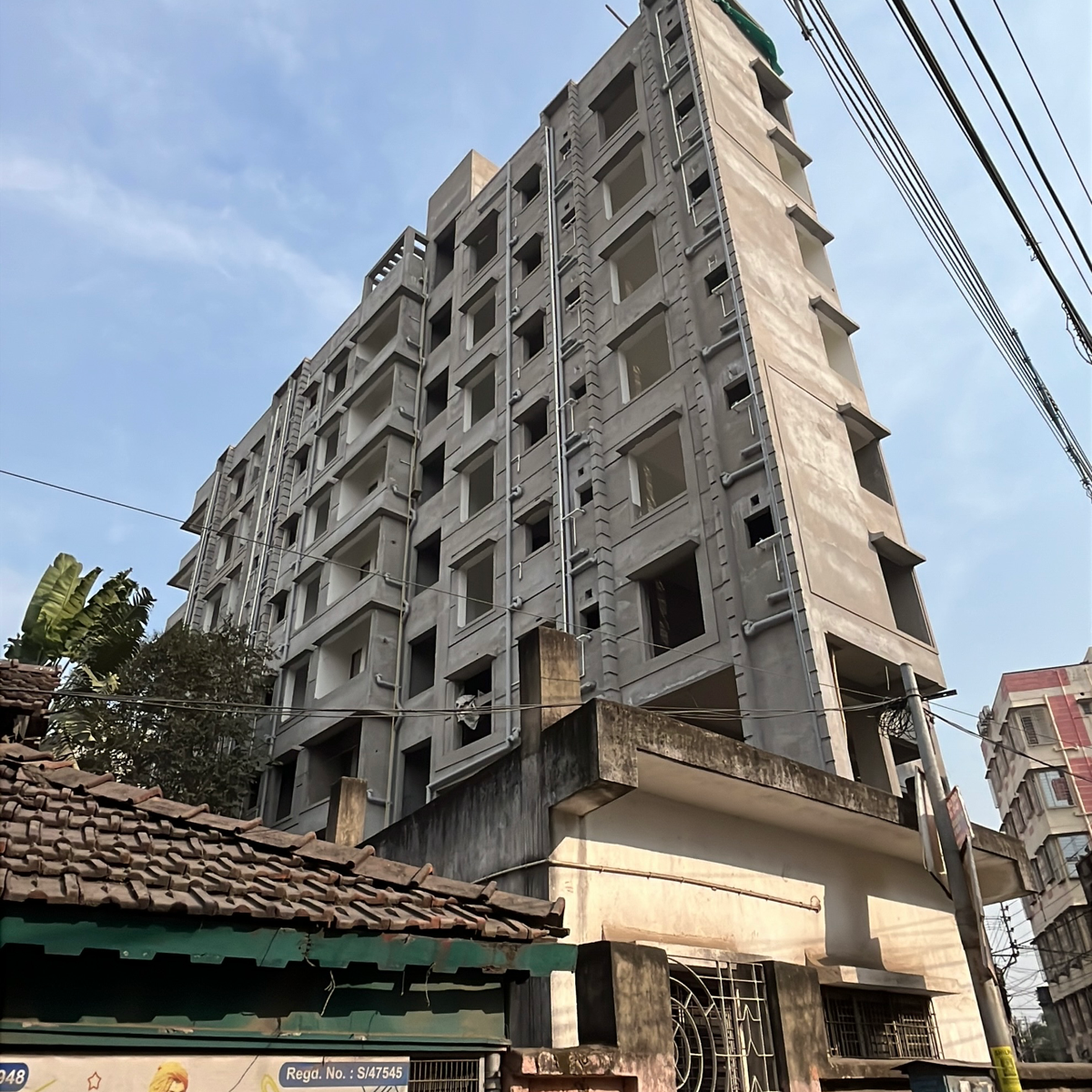 3 BHK + Servant Room Apartment For Sale in Lake Town