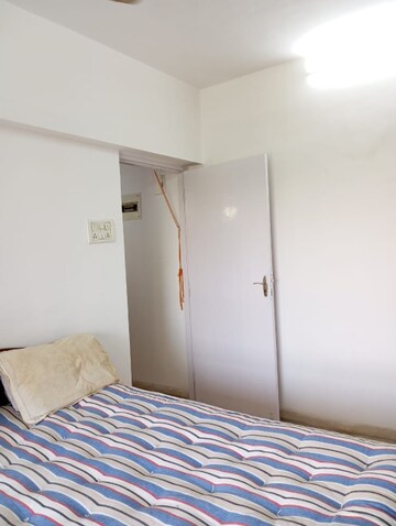 Master Bedroom in 1 BHK Apartment at Green Meadows Bluilding 2 Chs Ltd, Kandivali East – for Rent