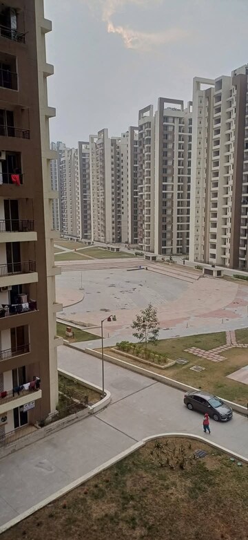 2 BHK Apartment For Sale in Amrapali Golf Homes, Sector 4, Greater Noida