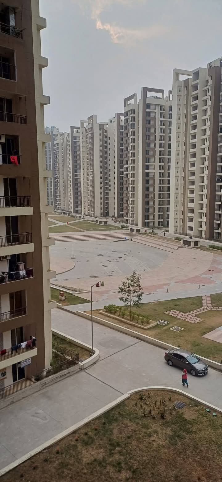 2 BHK Apartment For Sale in Amrapali Golf Homes
