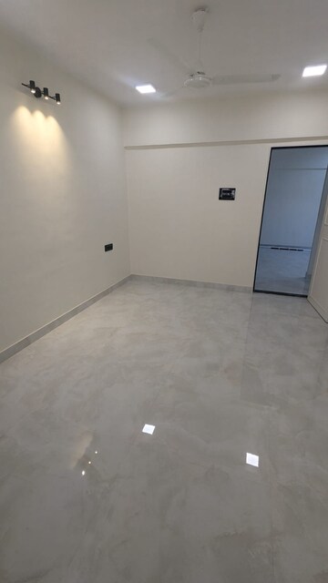 Room in 2 BHK Apartment at Oakland Park, Andheri West – for Rent
