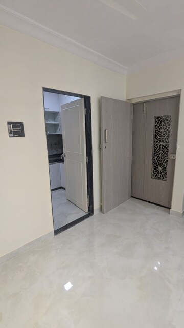 Room in 2 BHK Apartment at Oakland Park, Andheri West – for Rent