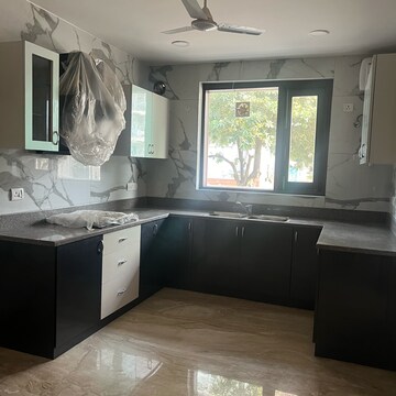 Kitchen in 6+ BHK Independent House at Dlf Phase ii – for Sale