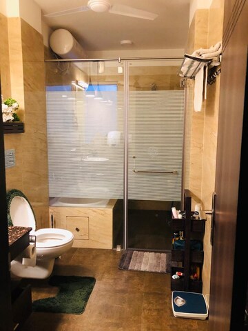 Bathroom in 4 BHK Builder Floor at Ardee City, Sector 52 – for Rent