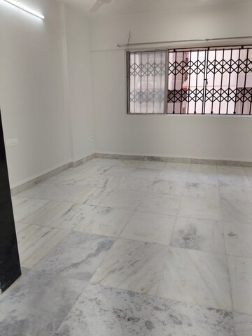 Room in 2 BHK Apartment at Olympic Towers, Andheri West – for Rent