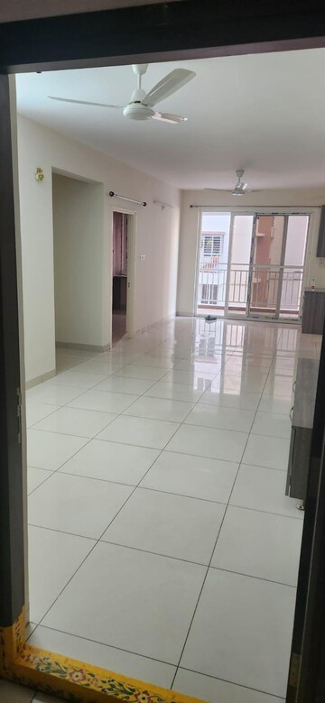 Room in 2.5 BHK Apartment at Aparna HillPark Silver Oaks, Chanda Nagar – for Rent