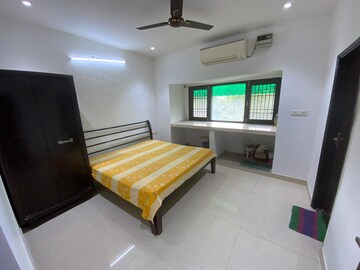 Bedroom in 3 BHK Apartment at Pitampura – for Rent