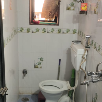 Bathroom in 1.5 BHK Apartment at Priyank Apartment, Kondivita – for Rent