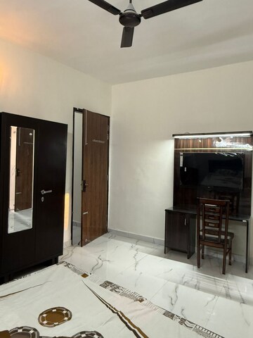 Master Bedroom in 1 BHK Builder Floor at DLF City Phase III, Sector 24 – for Rent