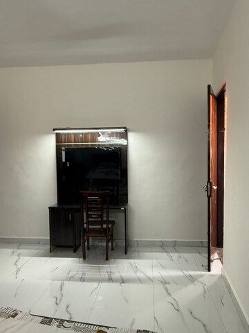 Furnished Amenities in 1 BHK Builder Floor at DLF City Phase III, Sector 24 – for Rent