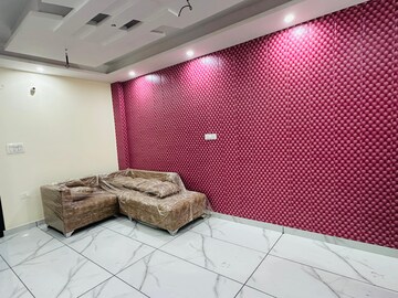 Bedroom in 2 BHK Builder Floor at Jakhan – for Rent