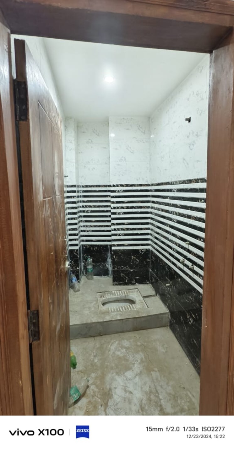 Bathroom, abul fazal enclave part 1 3 Bedroom 990 Sq.Ft. Apartment In Abul Fazal Enclave Part 1 Delhi 7998630