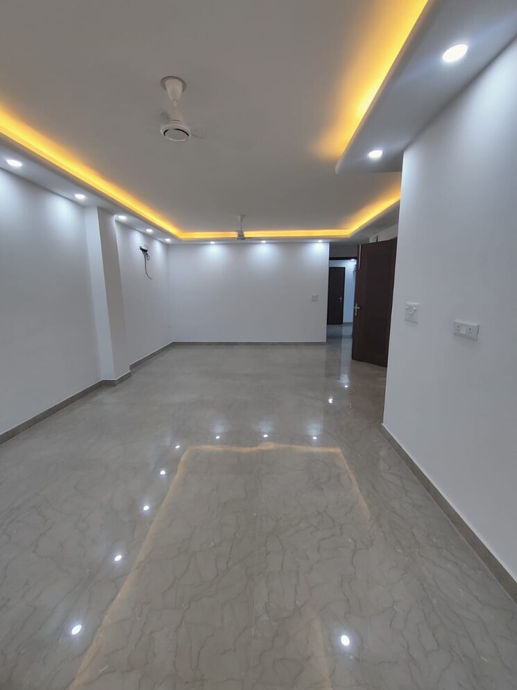 Room, kalkaji 3 Bedroom 200 Sq.Yd. Builder Floor In Kalkaji Delhi 7998609