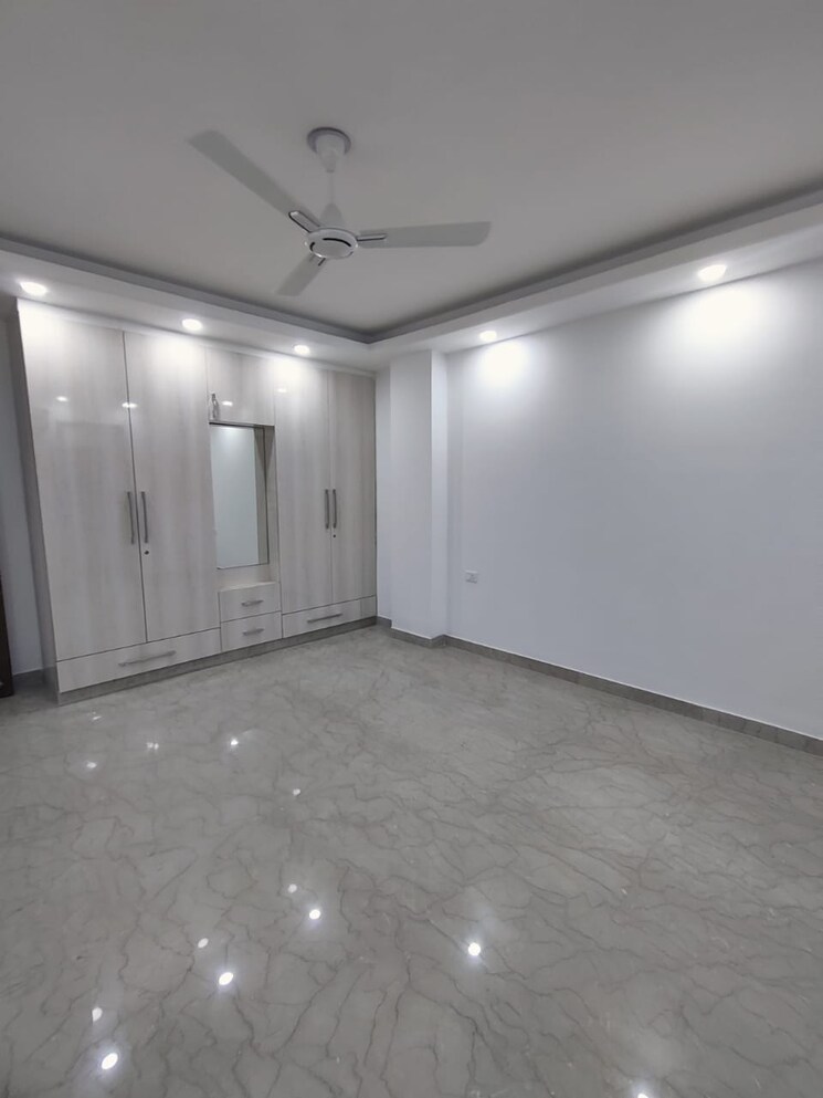 Room, kalkaji 3 Bedroom 200 Sq.Yd. Builder Floor In Kalkaji Delhi 7998609