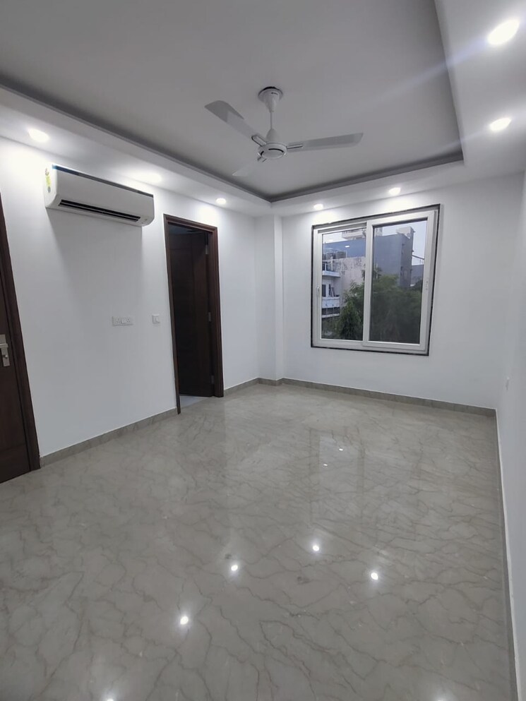 Room, kalkaji 3 Bedroom 200 Sq.Yd. Builder Floor In Kalkaji Delhi 7998609