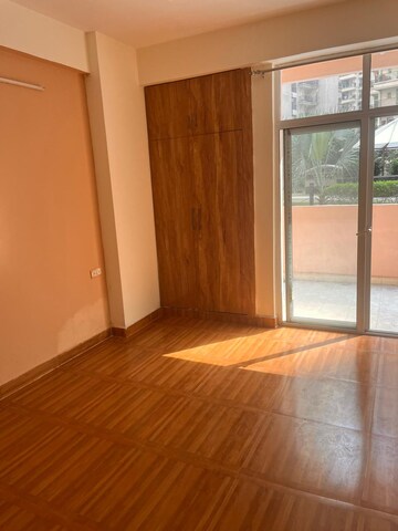 Room in 2.5 BHK Apartment at Galaxy Royale, Gaur City 2  – for Rent