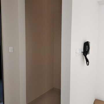 Room in 2 BHK Apartment at Lodha Amara Tower 36 And 37, Sandoz Baug – for Sale