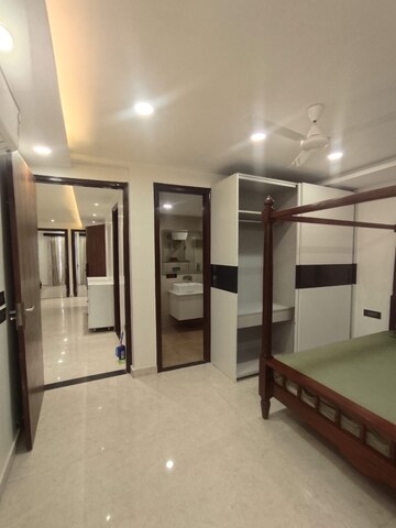 Room in 3 BHK Builder Floor at Unitech Woodstock Floors, Sector 50 – for Rent