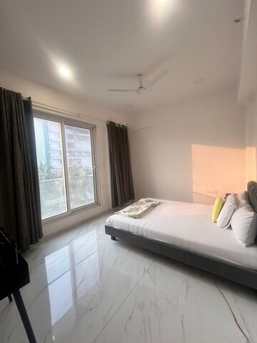 Bedroom in 2 BHK Apartment at Juhu – for Rent