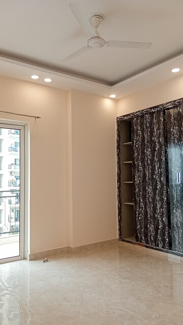 Room in 3 BHK Apartment at Moti Nagar – for Rent