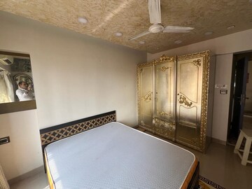 Room in 4 BHK Apartment at Prarthna Heights, Parel – for Rent