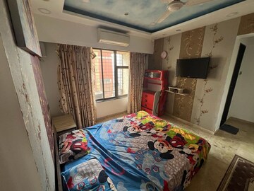 Bedroom in 4 BHK Apartment at Prarthna Heights, Parel – for Rent