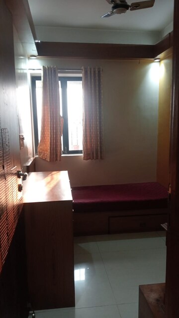 Living Room in 2.5 BHK Apartment at Lokhandwala Sapphire Heights, Kandivali East – for Rent