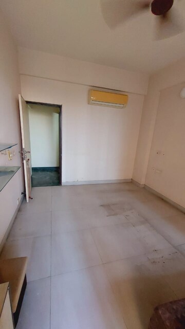 Room in 4 BHK Apartment at Bodakdev – for Rent