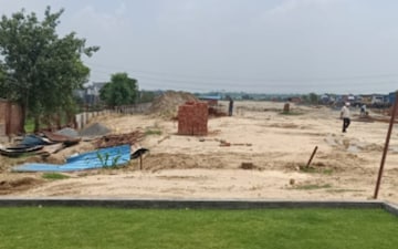 Plot For Sale in Defence Colony
