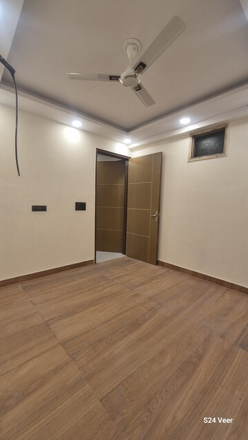 Room in 2 BHK Apartment at Palm Residency Chhatarpur, Chattarpur – for Rent