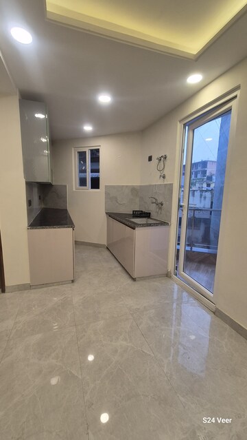 Room in 2 BHK Apartment at Palm Residency Chhatarpur, Chattarpur – for Rent