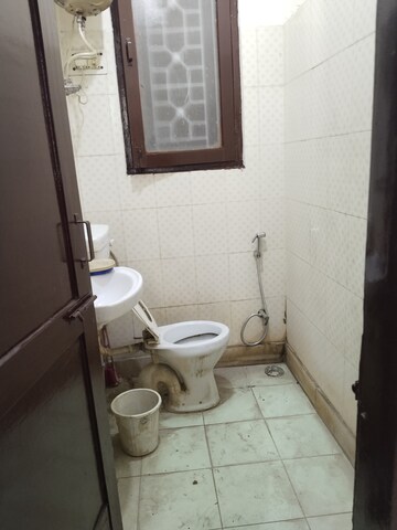 Bathroom in 1 BHK Apartment at Khirki Extension – for Rent