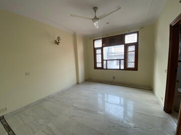 Room in 4 BHK Builder Floor at Defence Colony – for Rent
