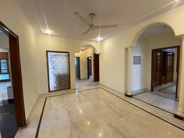 Room in 4 BHK Builder Floor at Defence Colony – for Rent